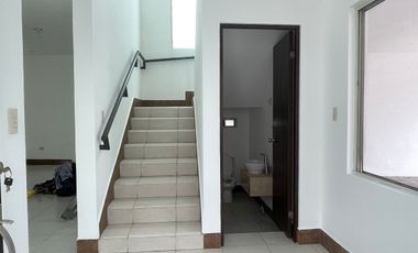 En Privada Casa en Venta Cumbres Elite