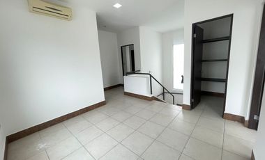 En Privada Casa en Venta Cumbres Elite