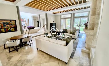 Casa venta LOMAS - Elegante con gran jardín / Elegant with super garden