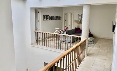 Casa venta LOMAS - Elegante con gran jardín / Elegant with super garden