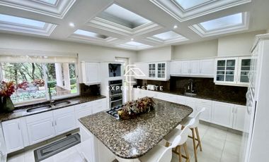 Casa venta LOMAS - Elegante con gran jardín / Elegant with super garden