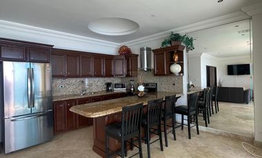 Condominio de 2 recamaras en renta en  $1,400 dlls  en Las Olas Grand