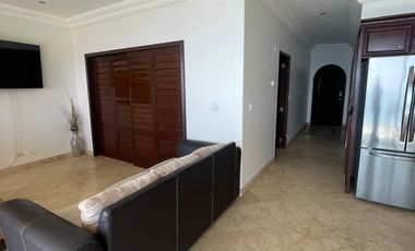 Condominio de 2 recamaras en renta en  $1,400 dlls  en Las Olas Grand