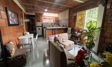 Venta Casa Esquinera De Tres Niveles - Rentando  Rozo Valle