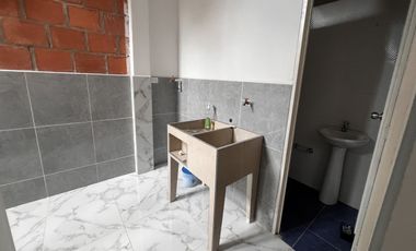 Venta Casa Esquinera De Tres Niveles - Rentando  Rozo Valle