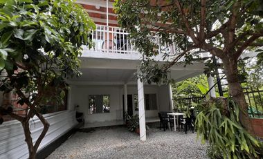 Venta Casa Esquinera De Tres Niveles - Rentando  Rozo Valle