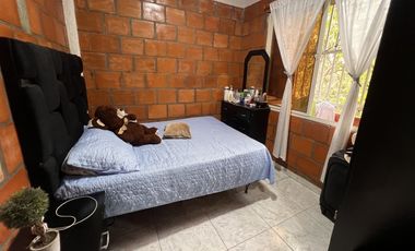 Venta Casa Esquinera De Tres Niveles - Rentando  Rozo Valle