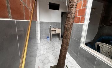 Venta Casa Esquinera De Tres Niveles - Rentando  Rozo Valle