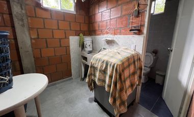 Venta Casa Esquinera De Tres Niveles - Rentando  Rozo Valle