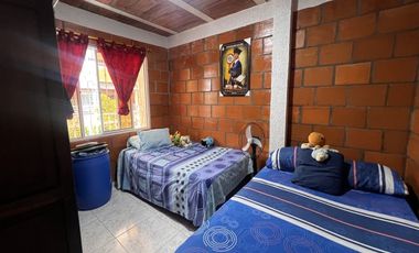 Venta Casa Esquinera De Tres Niveles - Rentando  Rozo Valle