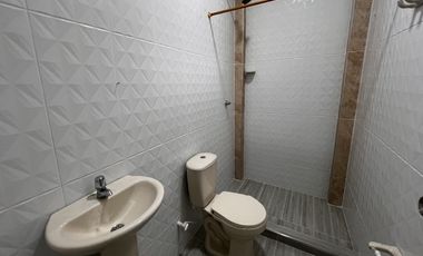 Venta Casa Esquinera De Tres Niveles - Rentando  Rozo Valle