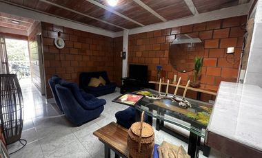 Venta Casa Esquinera De Tres Niveles - Rentando  Rozo Valle