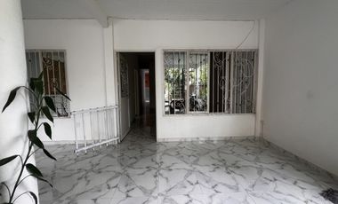 Venta Casa Esquinera De Tres Niveles - Rentando  Rozo Valle