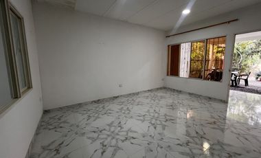 Venta Casa Esquinera De Tres Niveles - Rentando  Rozo Valle