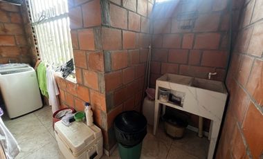 Venta Casa Esquinera De Tres Niveles - Rentando  Rozo Valle