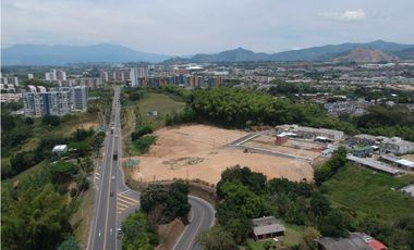 Lote urbano esquinero en venta en Jardines de Condina