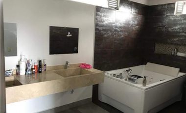 Se vende casa en San José de las Villas