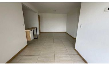 Se vende apartamento en Senderos de San Silvestre piso 14