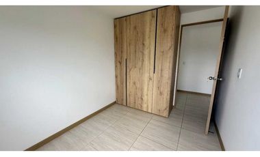 Se vende apartamento en Senderos de San Silvestre piso 14