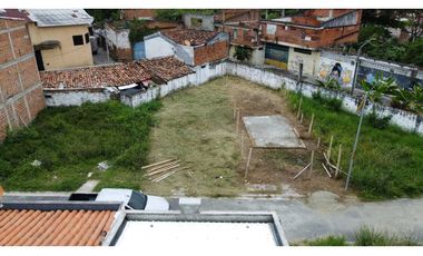 Se vende lote esquinero en Himalaya Cartago