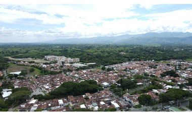 Se vende lote medianero en Himalaya Cartago