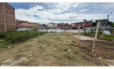 Se vende lote medianero en Himalaya Cartago