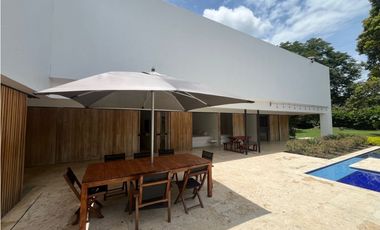 Venta de Finca Santa Fé de Antioquia, Unidad Cerrada Cerca al Cauca