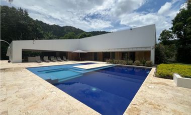 Venta de Finca Santa Fé de Antioquia, Unidad Cerrada Cerca al Cauca