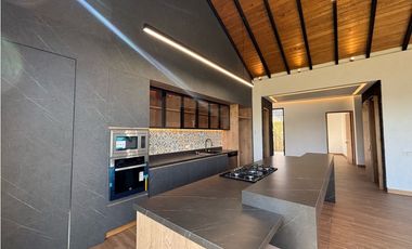 Venta de casa nueva en parcelación en Llanogrande, Rionegro