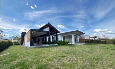 Venta de casa nueva en parcelación en Llanogrande, Rionegro