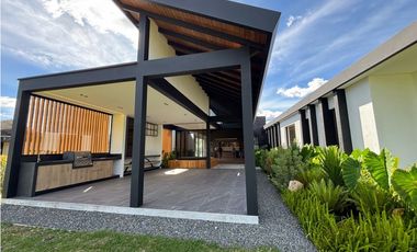 Venta de casa nueva en parcelación en Llanogrande, Rionegro