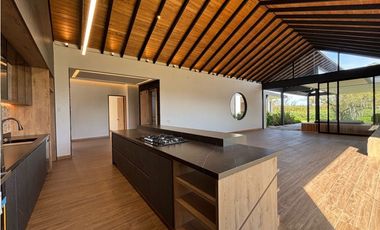 Venta de casa nueva en parcelación en Llanogrande, Rionegro