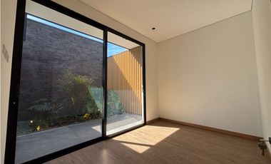 Venta de casa nueva en parcelación en Llanogrande, Rionegro