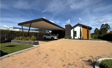 Venta de casa nueva en parcelación en Llanogrande, Rionegro