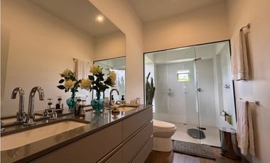 Arriendo casa moderna de un solo nivel, El Retiro, Antioquia