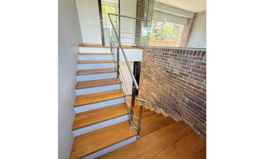 Alquiler de casa moderna en Llano Grande con lago privado y turco