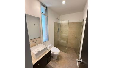 Alquiler de casa moderna en Llano Grande con lago privado y turco