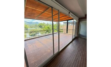 Alquiler de casa moderna en Llano Grande con lago privado y turco