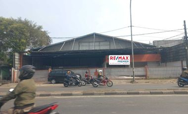 Disewa / dijual Gudang strategis pinggir jalan raya bekasi