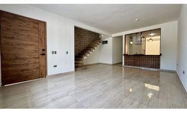 Casa nueva en venta | Tres pisos con terraza - Las Mercedes Palmira