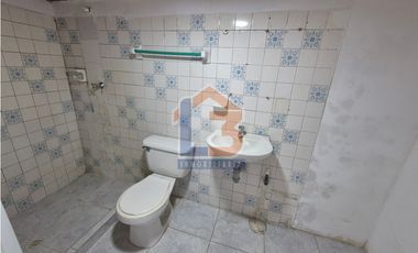 SE VENDE BODEGA EN EL CENTRO