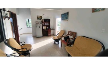 Casalote de 2000 M2 de 490 mill en La Mesa Cund a 13 Min del pueblo