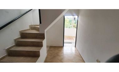 Casalote de 2000 M2 de 490 mill en La Mesa Cund a 13 Min del pueblo