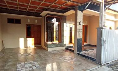 Rumah solo dijual Gentan purbayan dekat luwes makan haji