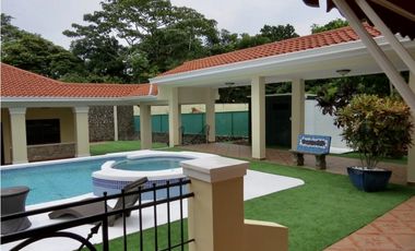 Alquiler de casa con piscina en Ph camino de Cruces