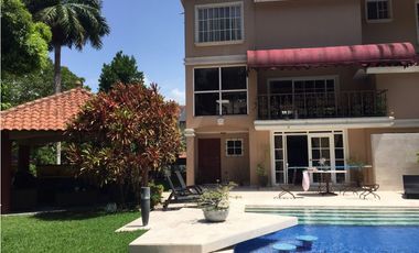 Se vende amplia Casa en Albrook