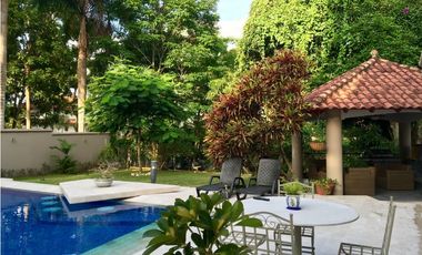 Se vende amplia Casa en Albrook