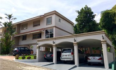 Se vende amplia Casa en Albrook