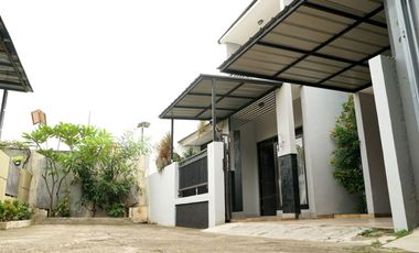 Rumah dijual Murah 2 Lt. Jatiwaringin, Bekasi dekat ke LRT Jatibening