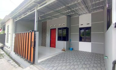 Rumah Cantik Modern Pesan Bangun di Banjarsari Solo (AD)